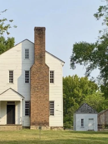 Photo of the Latta Plantation house.